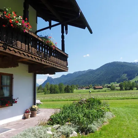 Gaestehaus-bauernhof Buchwieser مزرعة للإقامة *